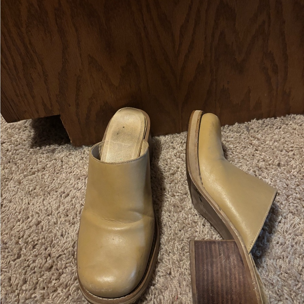 Vintage Tan Leather Mules with Chunky Wooden Heel